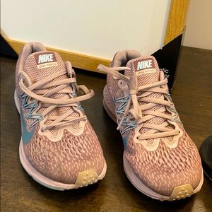 Nike Women zoom winflo 5